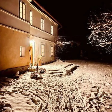 Stylovy Dum S Krasnou Zahradou V Ceskem Stredohori *